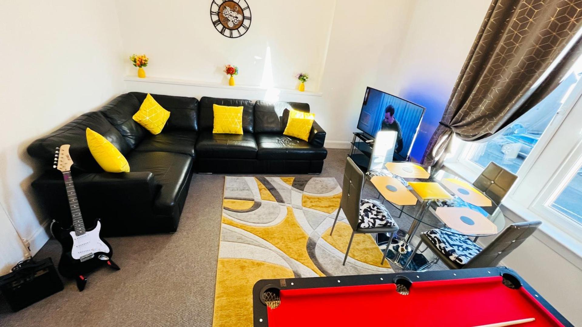 2 Bedrooms Entire Apartment Self Check In Kelty Exterior photo