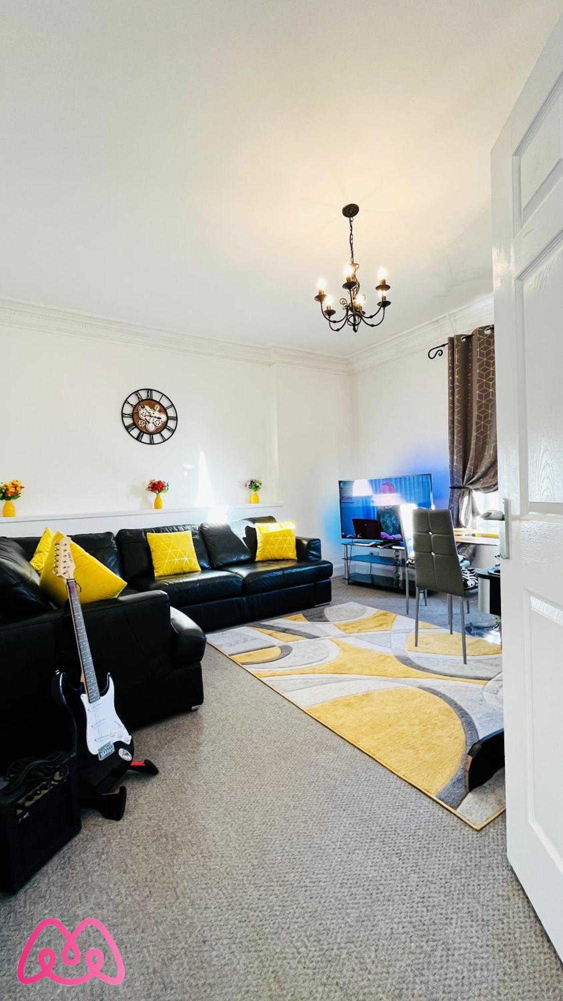 2 Bedrooms Entire Apartment Self Check In Kelty Exterior photo